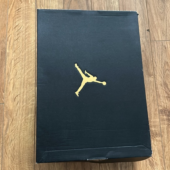 Jordan 1 Low Red Sneakers - Picture 7 of 7